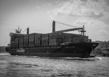Cargo ships at a commercial port in Turkey illustrating national economic trade and Q2 growth.