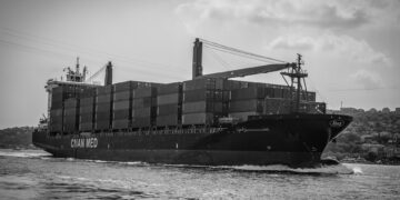 Cargo ships at a commercial port in Turkey illustrating national economic trade and Q2 growth.