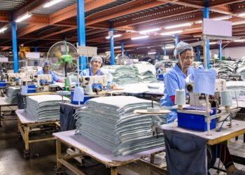 Textile factory floor illustrating the evolving Turkish apparel sector and sustainable manufacturing shifts.