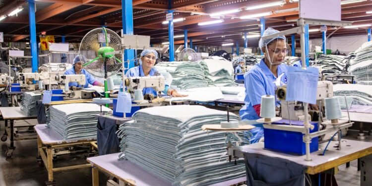 Textile factory floor illustrating the evolving Turkish apparel sector and sustainable manufacturing shifts.