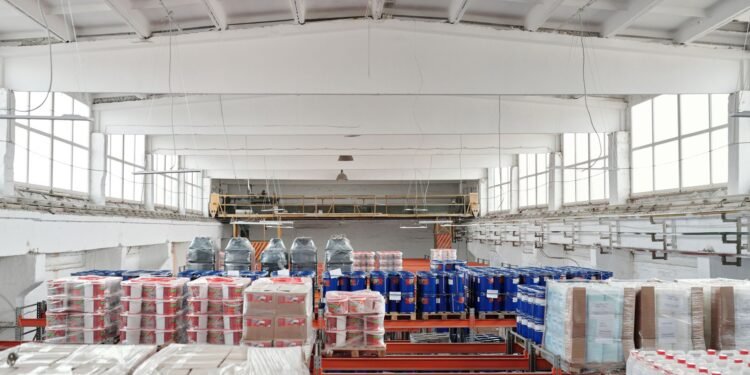 Furniture export packaging and industrial warehouse logistics operations.